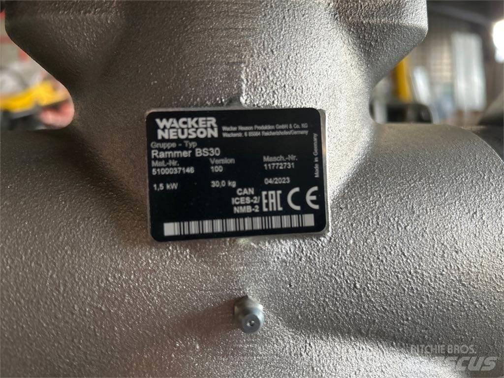 Wacker Neuson BS30 ِدَكات