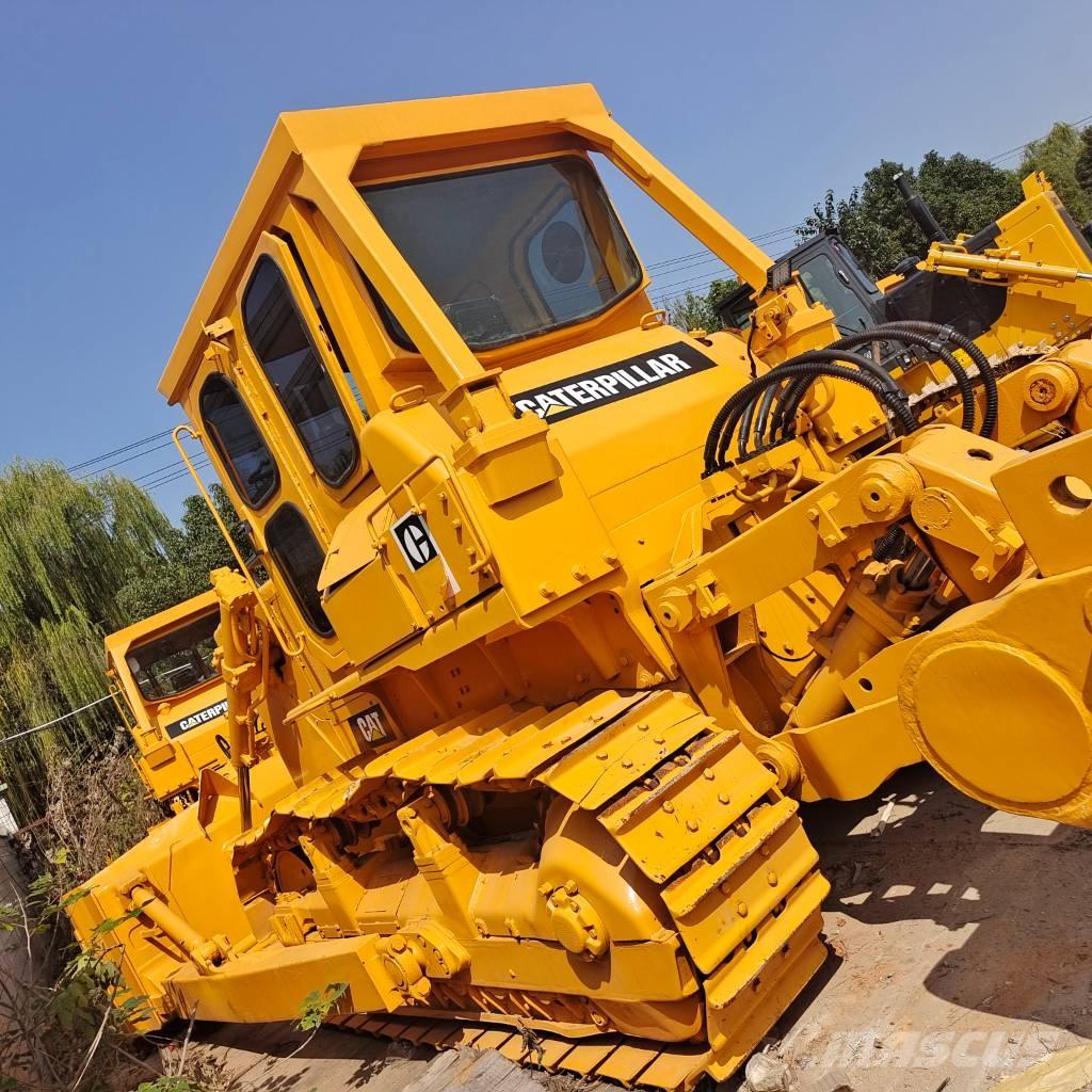 CAT D 7 R بلدوزرات مجنزرة