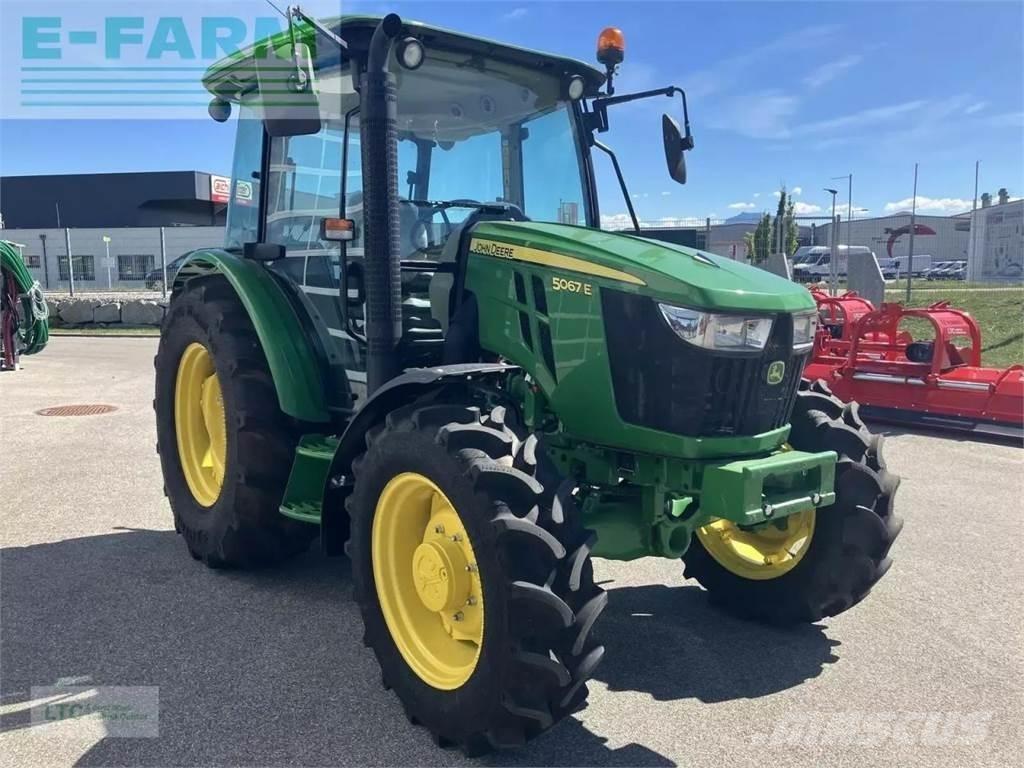 John Deere 5067e الجرارات