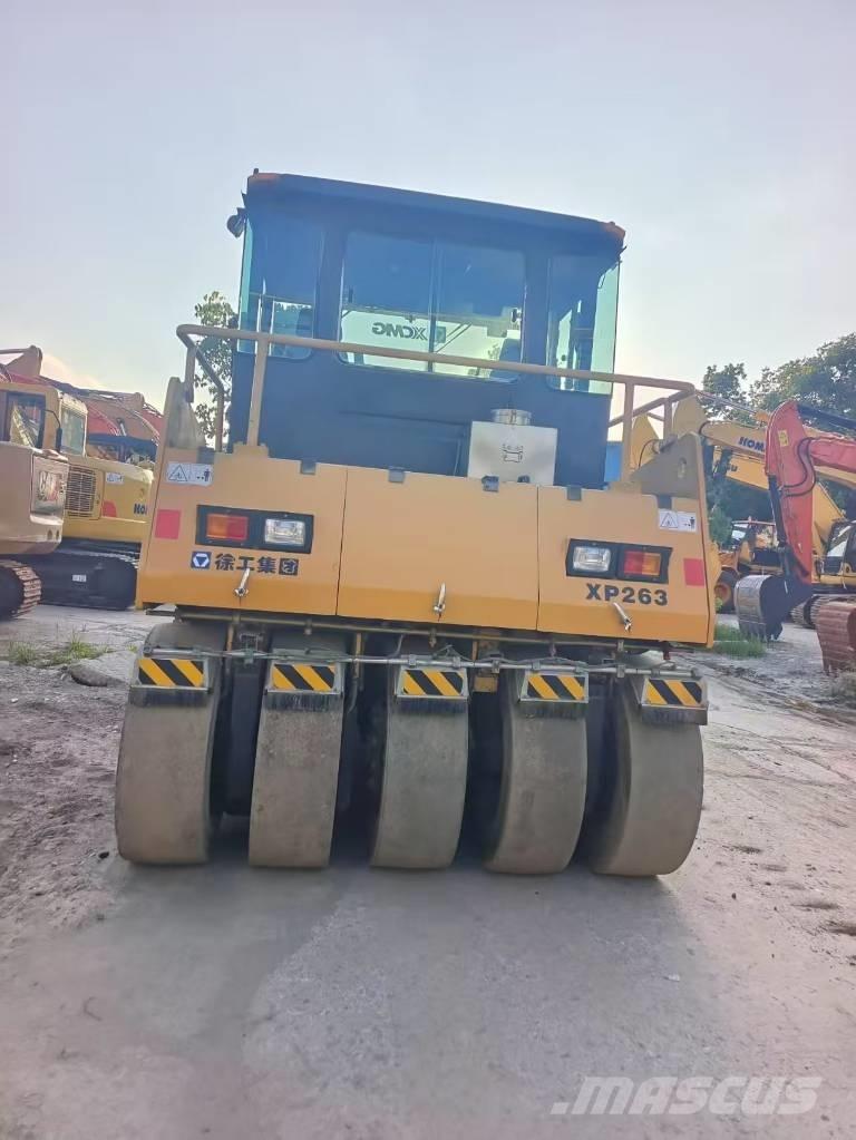 XCMG XP 263 مداحل ذات إطارات هوائية