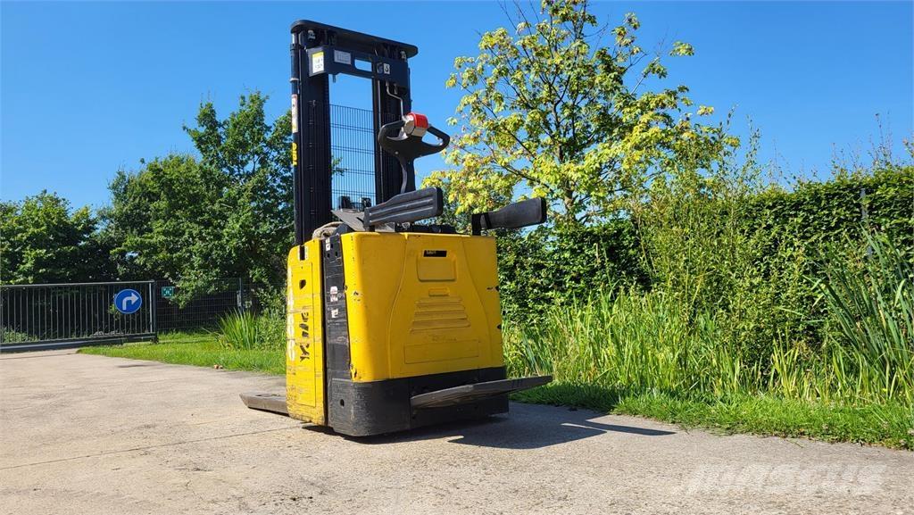 Yale MS15X 2017 شاحنات مناولة ذاتية الدفع