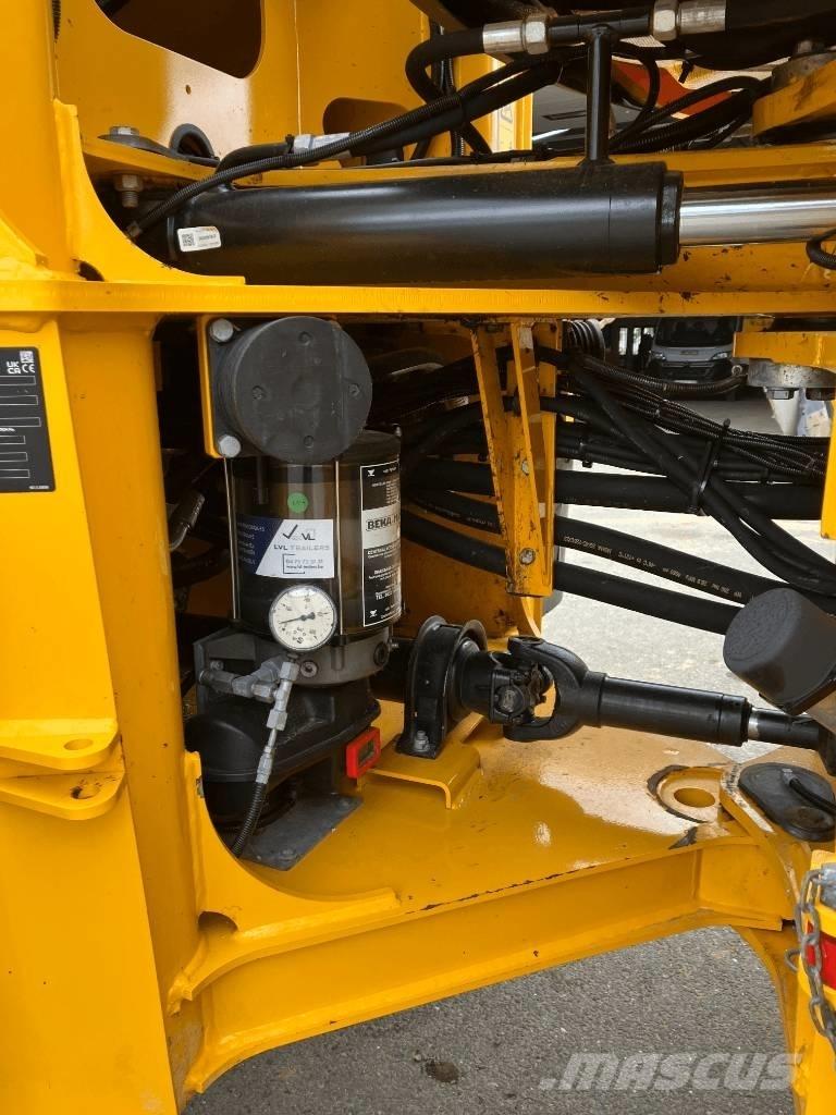 JCB 435S الجرارات