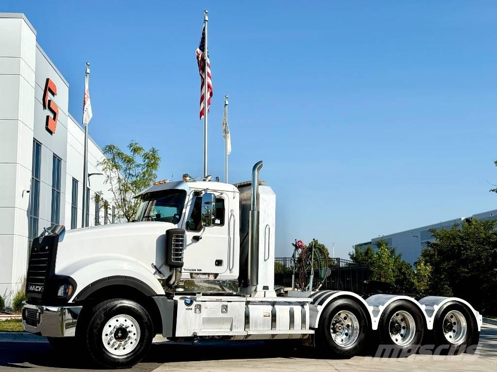 Mack Titan TD 713 وحدات الجر