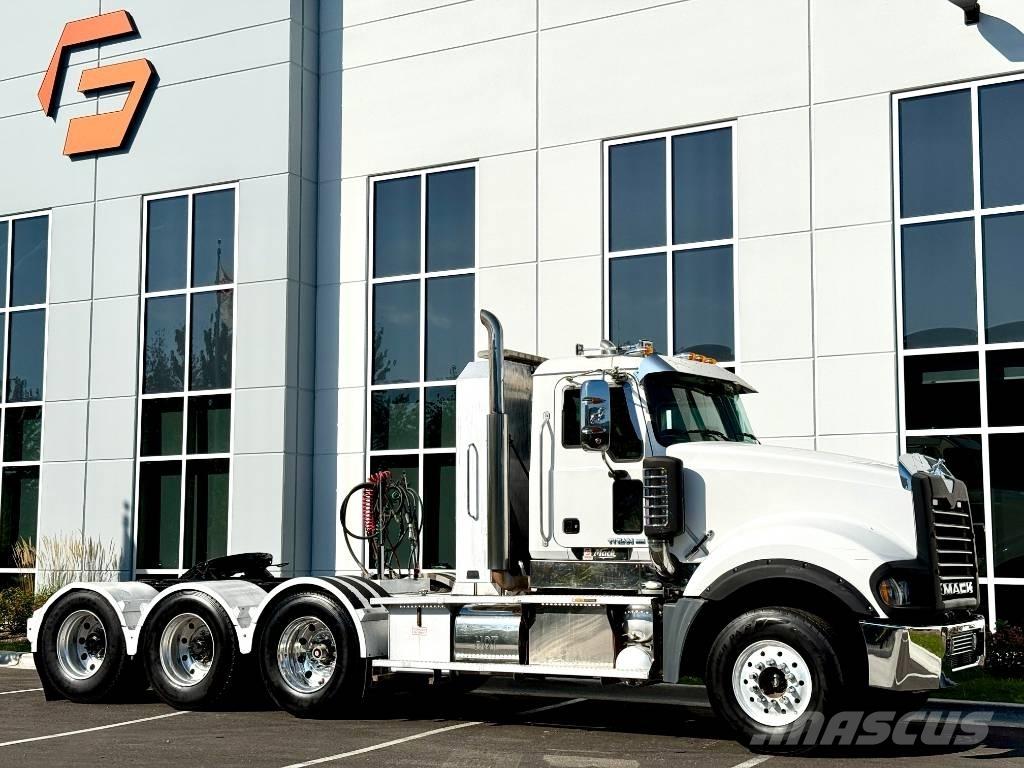 Mack Titan TD 713 وحدات الجر