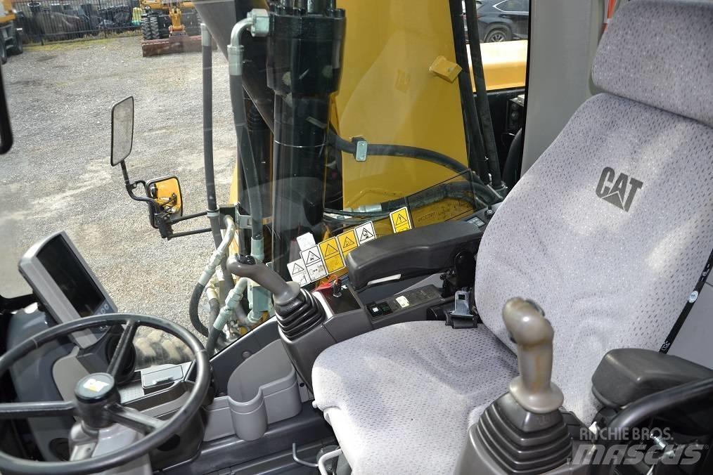 CAT M 315 D حفارات بعجل