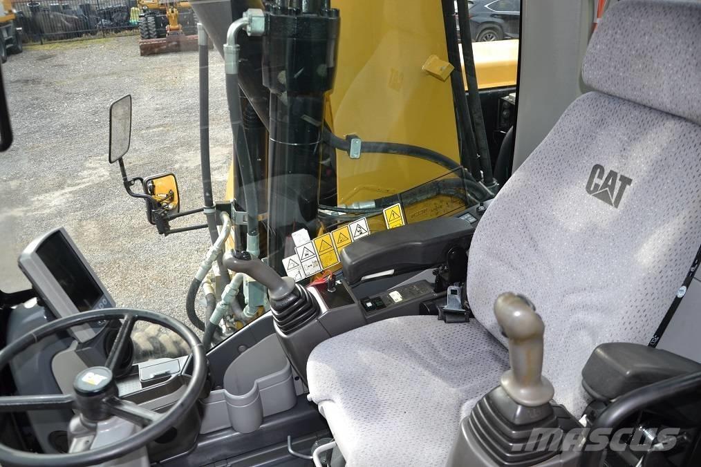 CAT M 315 D حفارات بعجل