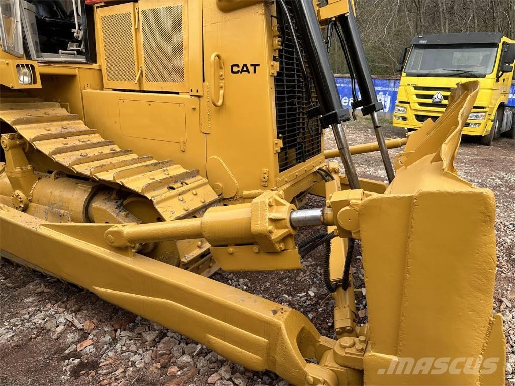 CAT D7H بلدوزرات مجنزرة