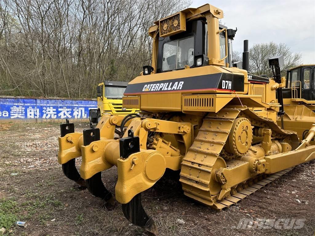 CAT D7H بلدوزرات مجنزرة