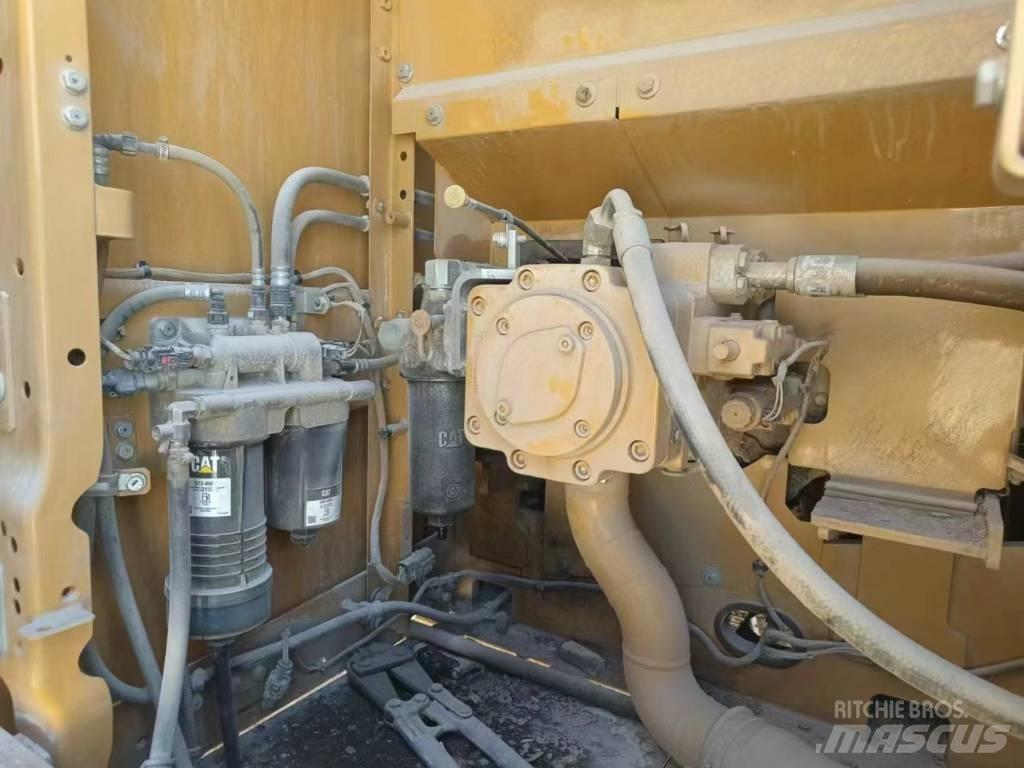 CAT 320 GC حفارات زحافة