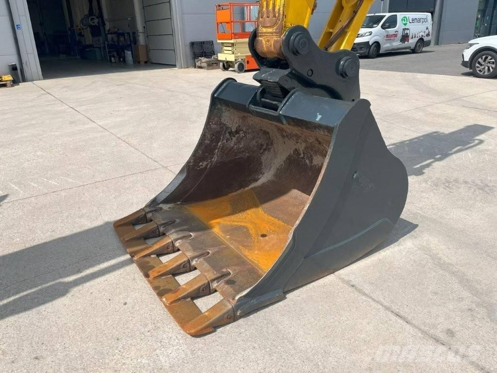 Komatsu PC 210 LC-11 حفارات زحافة