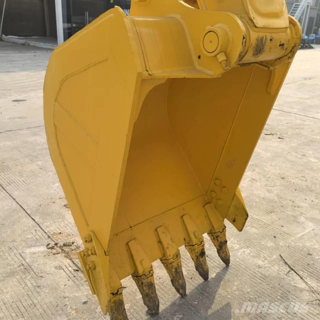 Komatsu PC 130-7 حفارات زحافة