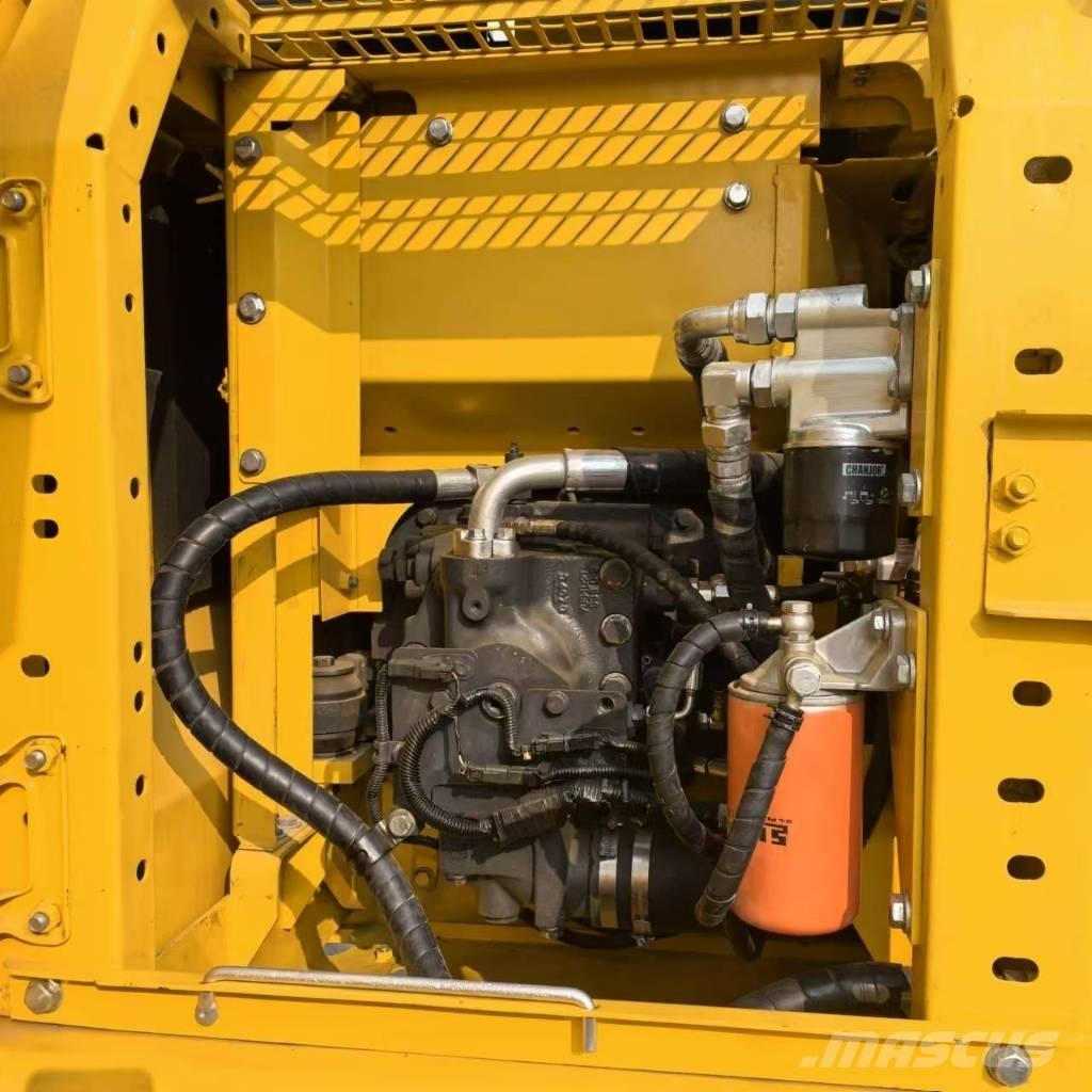 Komatsu PC 130-7 حفارات زحافة