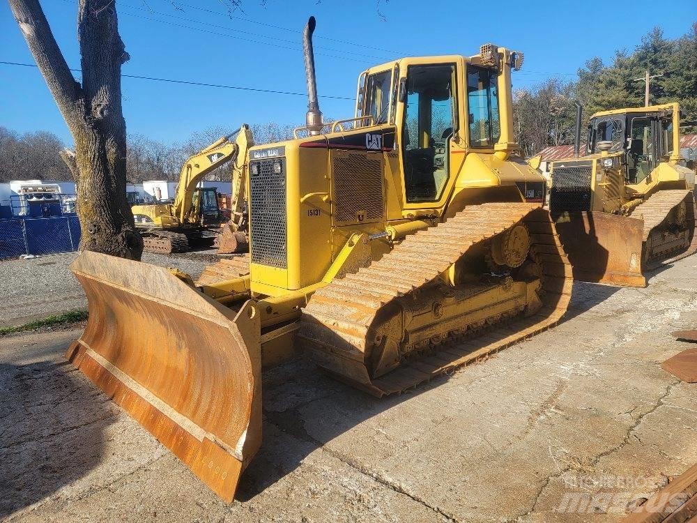 CAT D 5 N LGP بلدوزرات مجنزرة