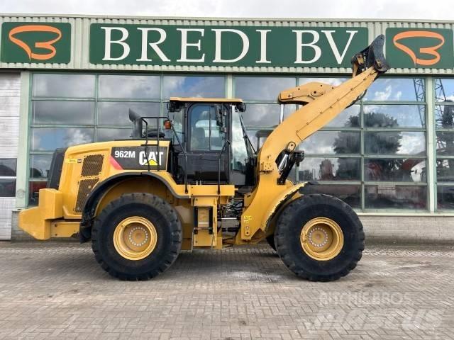 CAT 962 M لوادر بعجل