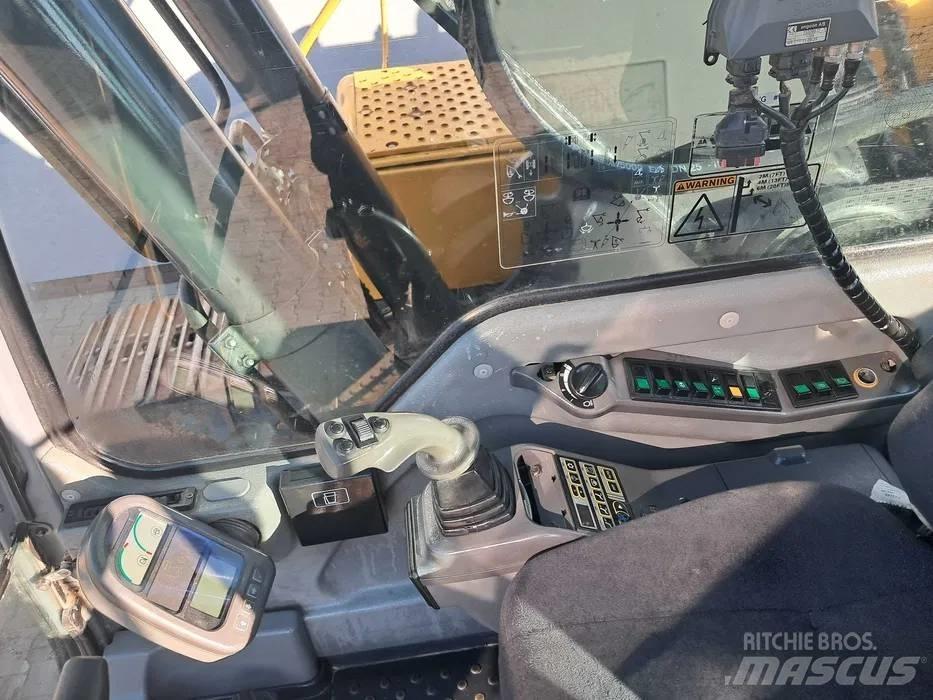 Volvo EC 240 B LC حفارات زحافة
