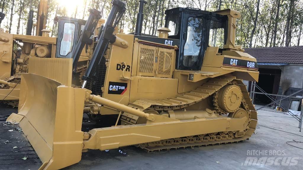 CAT D8R بلدوزرات مجنزرة