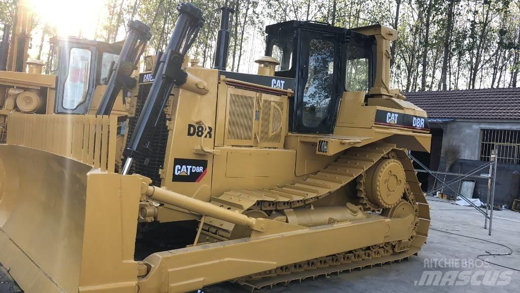 CAT D8R بلدوزرات مجنزرة