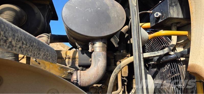 CAT 972 H لوادر بعجل