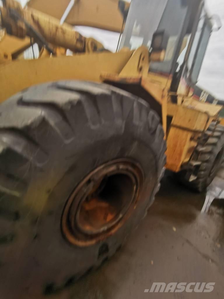CAT 966F لوادر بعجل