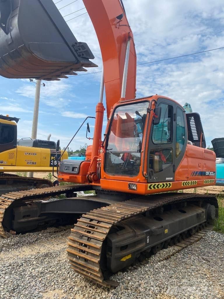 Doosan DX 300 LC حفارات زحافة