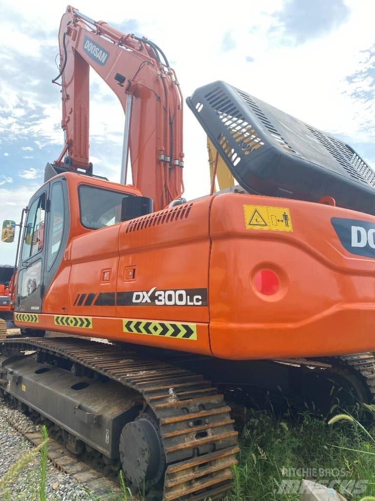Doosan DX 300 LC حفارات زحافة