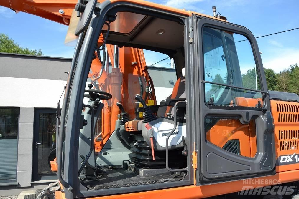 Doosan DX 140 W حفارات بعجل