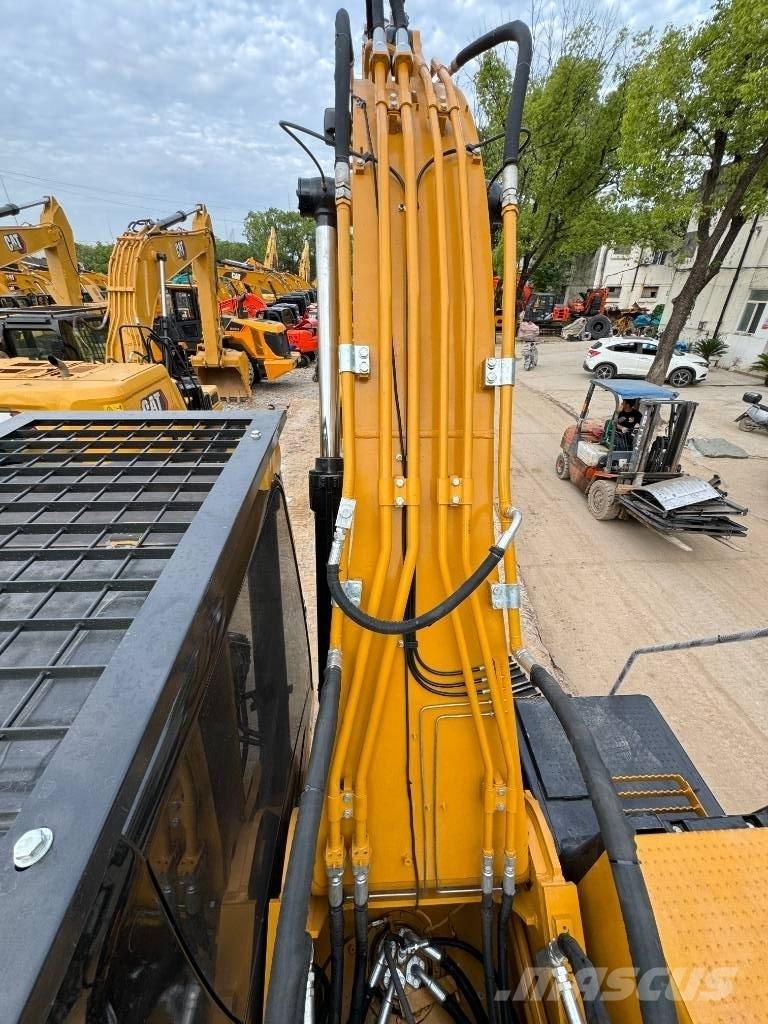 CAT 324 D L حفارات زحافة