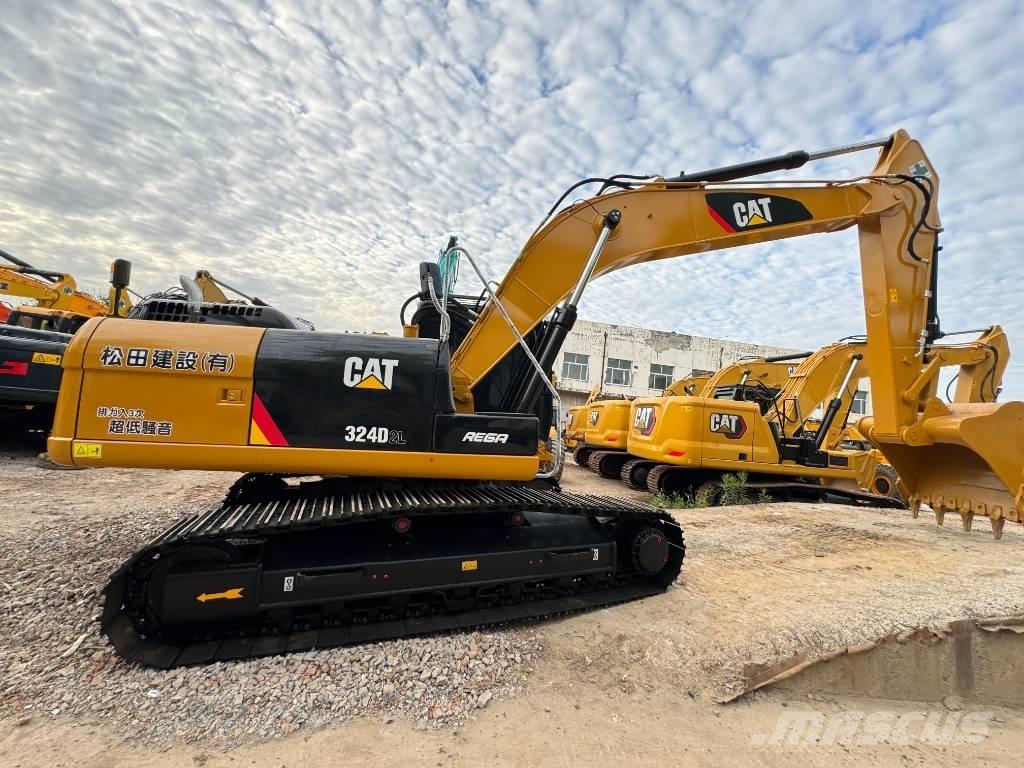 CAT 324 D L حفارات زحافة