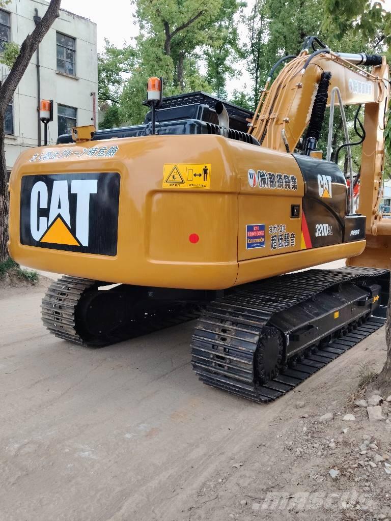 CAT 320D حفارات زحافة