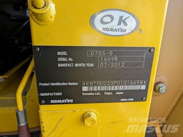 Komatsu D 75 S-5 لوادر زحافة