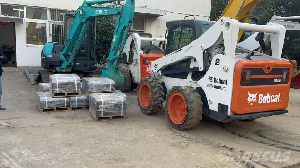 Bobcat S 770 لوادر انزلاقية التوجيه