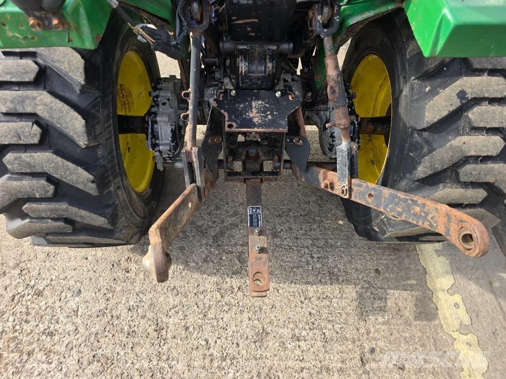 John Deere 2520 HST جرارات مدمجة