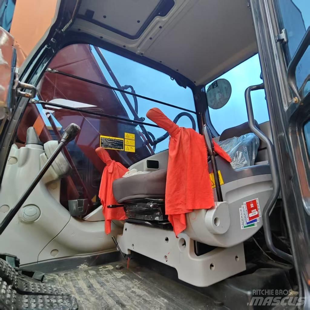 Hitachi ZX 210 حفارات زحافة