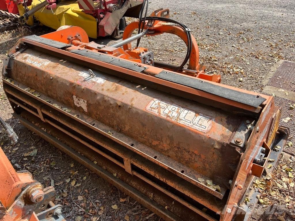 Falc AGILA 2300 جزازات وأغطية المراعي