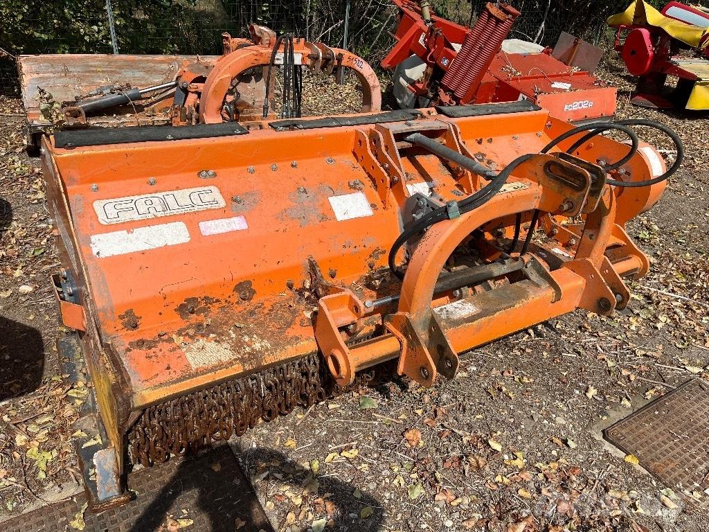 Falc AGILA 2300 جزازات وأغطية المراعي