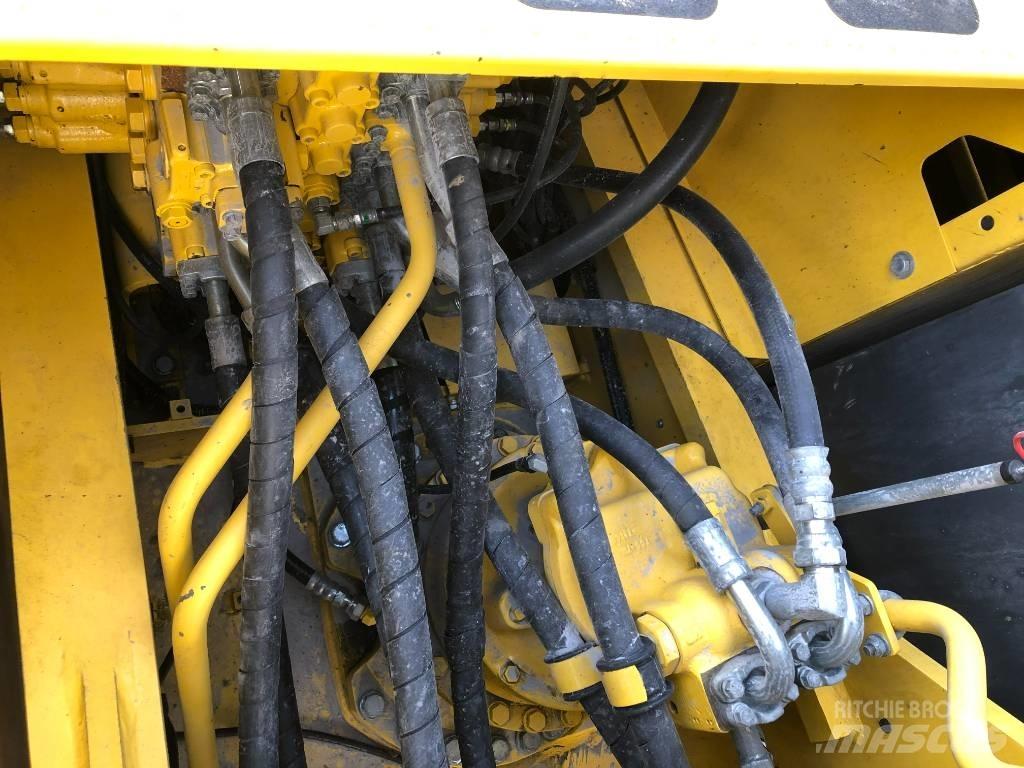 Komatsu 240-8 حفارات زحافة