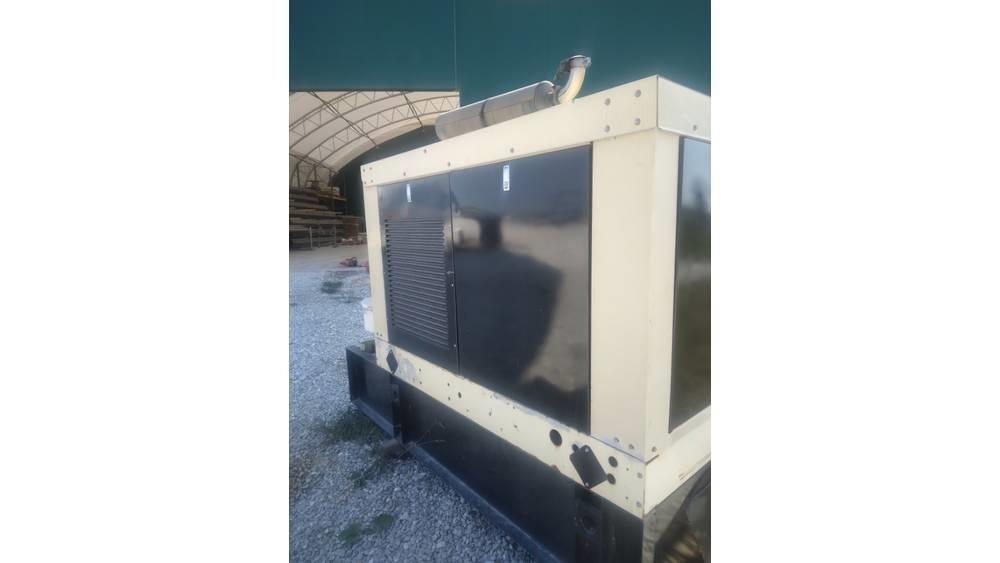 John Deere 3029T مولدات ديزل