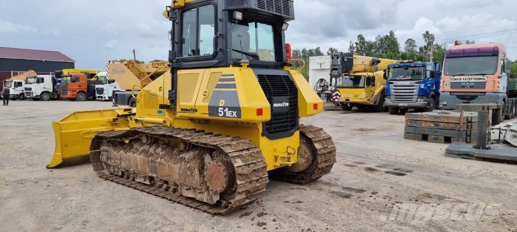 Komatsu D 51 EX-22 بلدوزرات مجنزرة