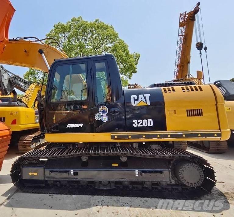 CAT 320 D حفارات زحافة