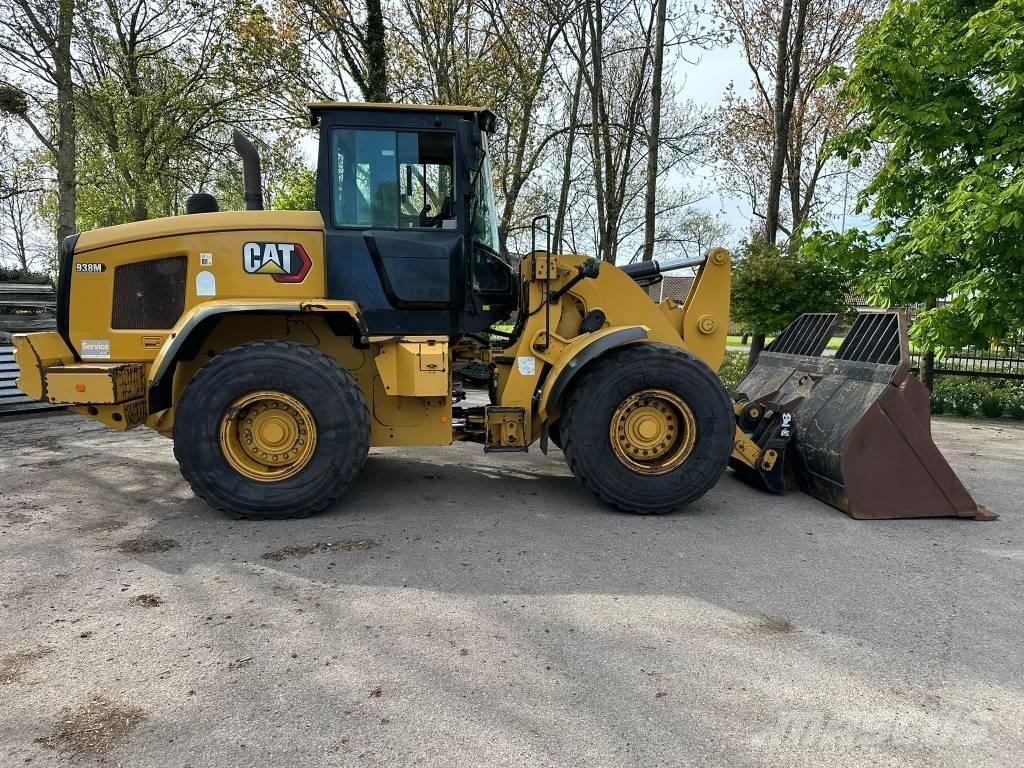 CAT 938 M لوادر بعجل