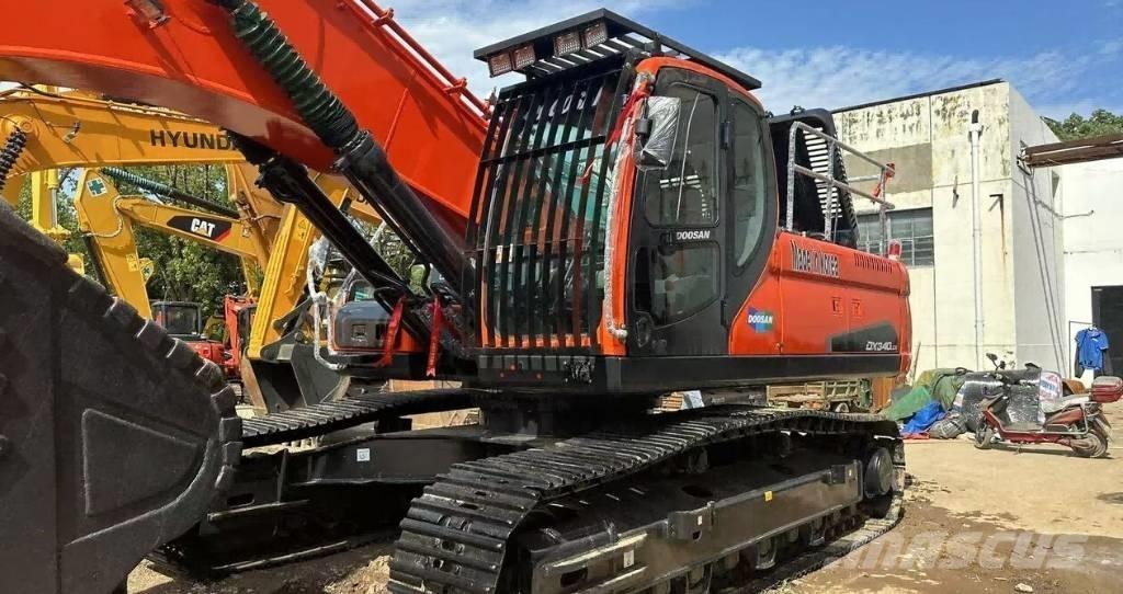 Doosan DX340 حفارات زحافة
