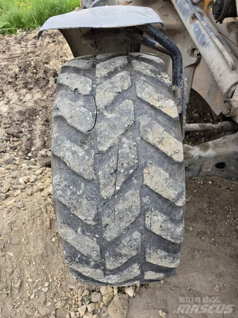 JCB 3CX لوادر ذات جرافات عكسية