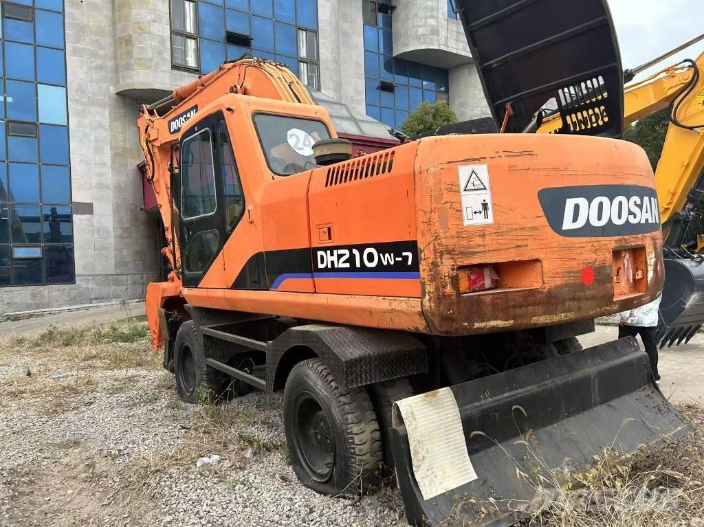 Doosan DH 210 W-7 حفارات بعجل