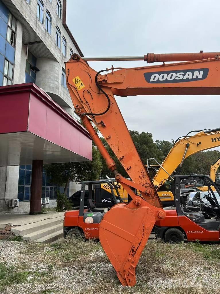 Doosan DH 210 W-7 حفارات بعجل