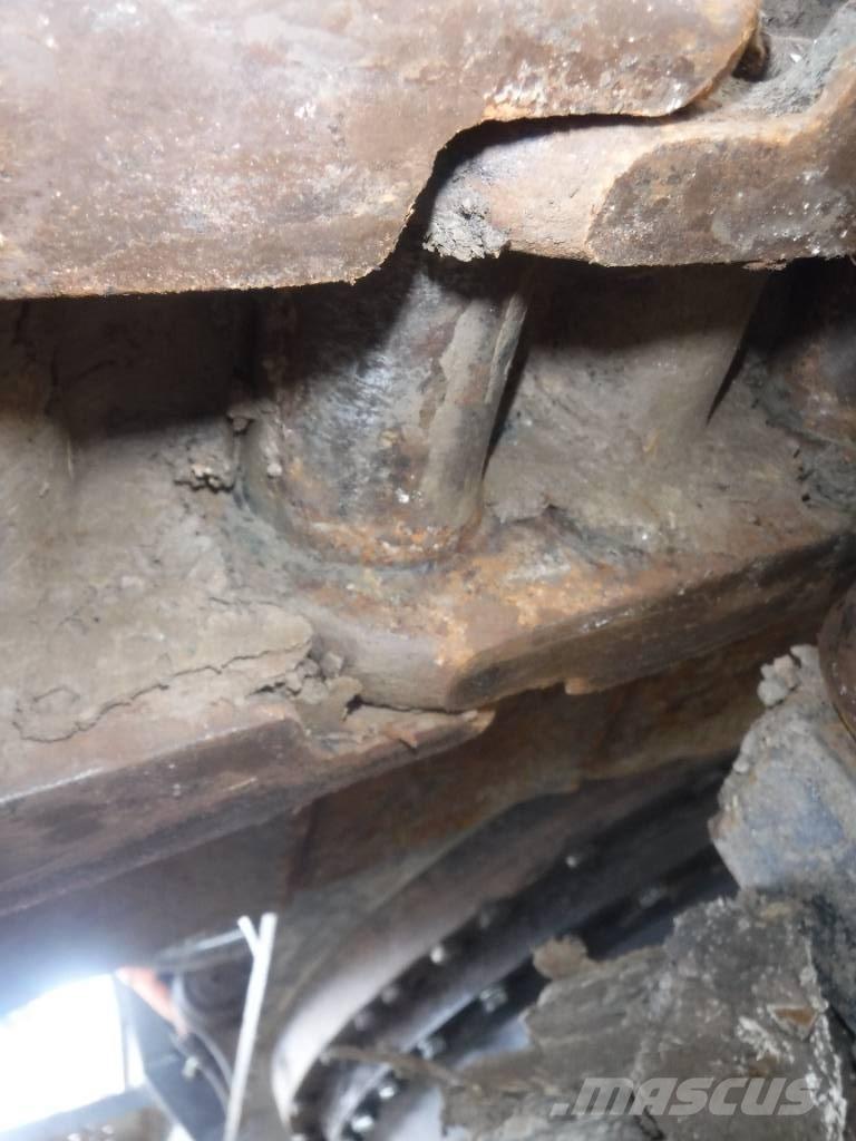 Hitachi ZX 210 LC-6 حفارات زحافة