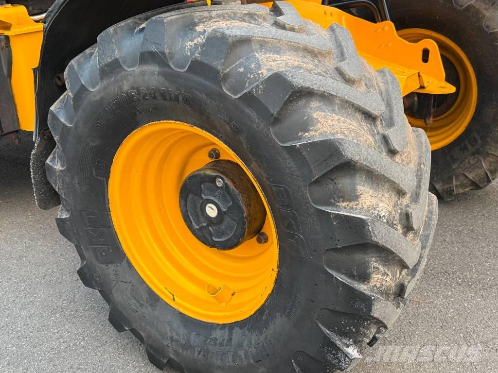 JCB TM320 لوادر بعجل