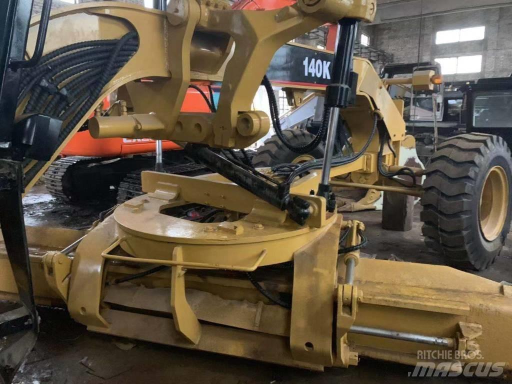 CAT 140 K معدات تمهيد الطرق