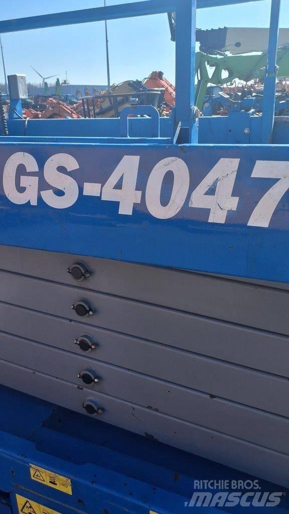 GENIE GS4047 رافعات مقصية الشكل