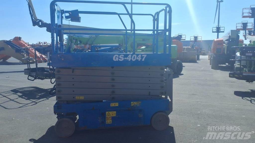 GENIE GS4047 رافعات مقصية الشكل