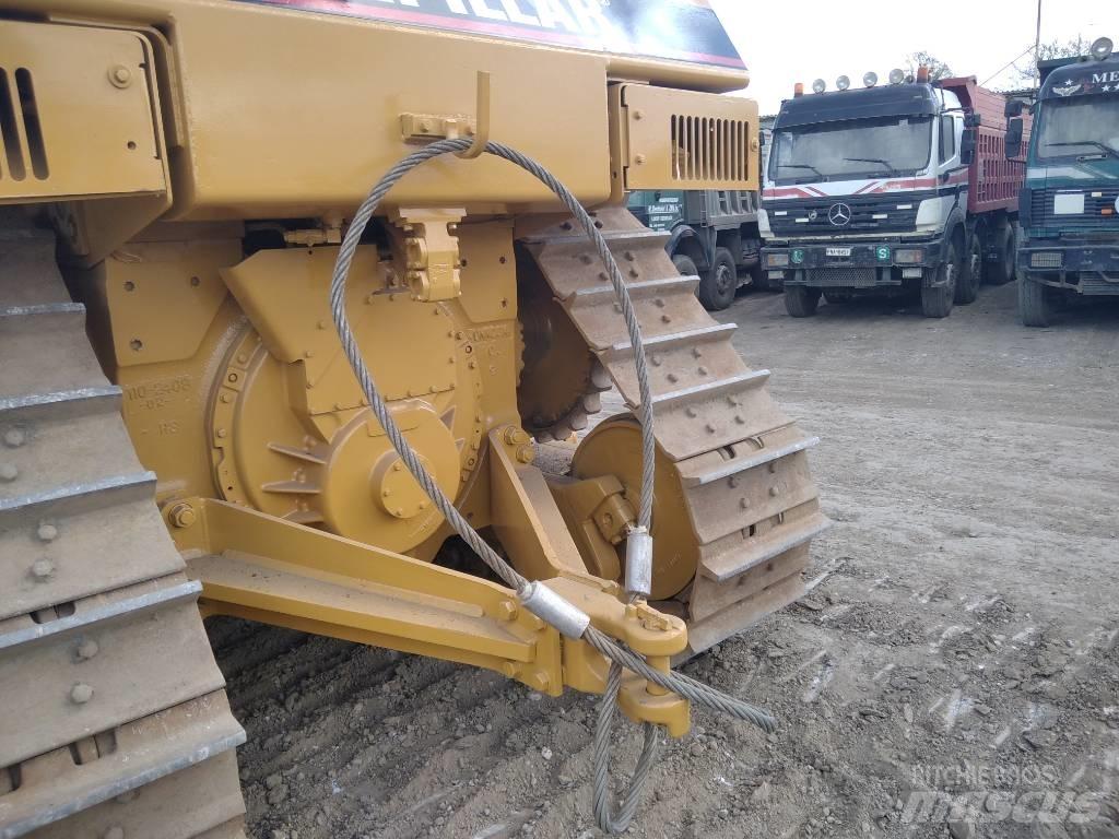 CAT D 7 R جرارات تسوية